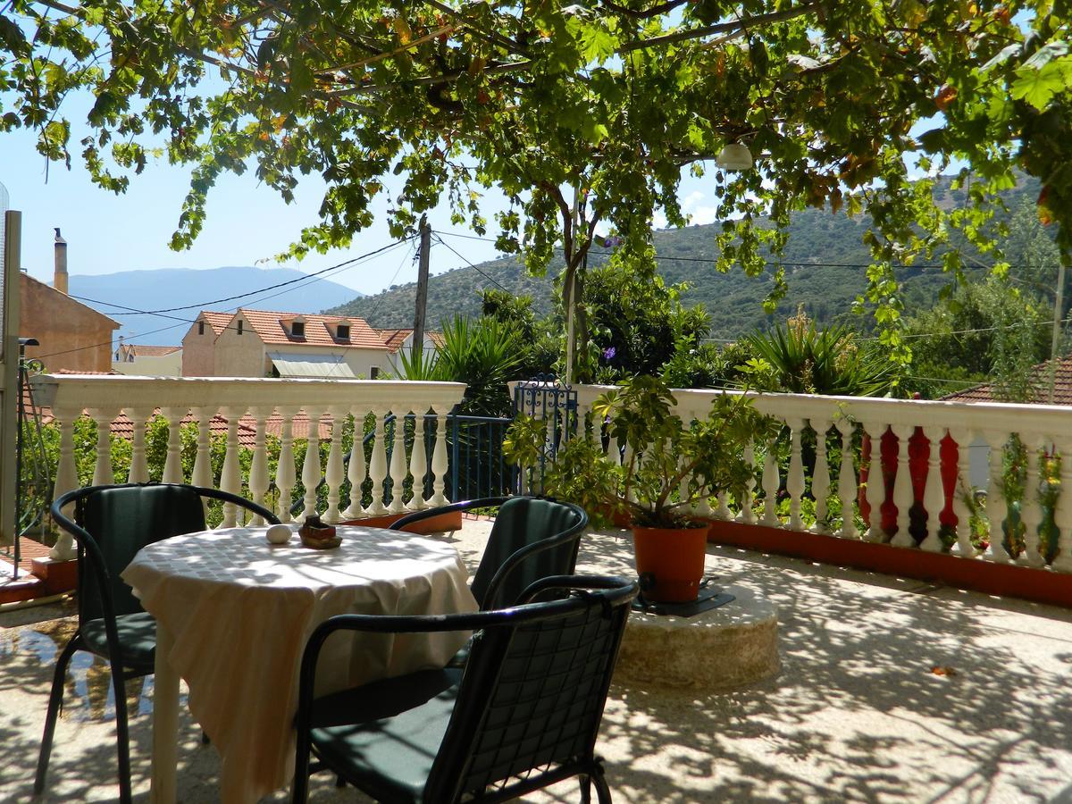 Logara'S Apartments Agia Efimia Екстериор снимка